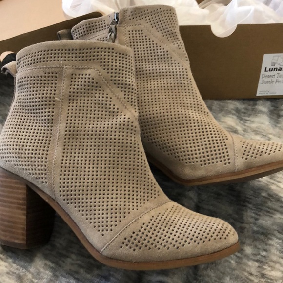TOMS Lunata Desert Taupe Suede ankle bootie - Picture 6 of 8